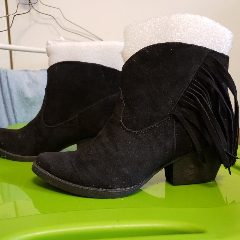 Black ankle boots, booties by spite.